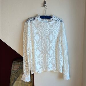 Elegant White Lace Women's‎ Top
